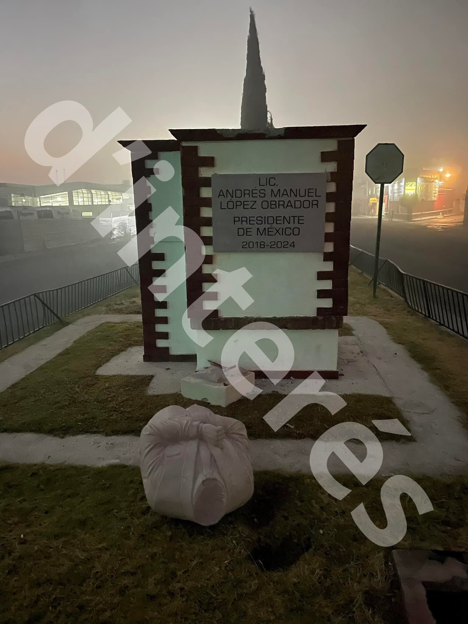 Estatua de AMLO en Atlacomulco