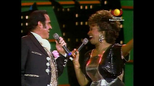 Con Celia Cruz cantando El Rey: ¡azúcar!