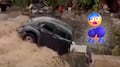 Un vocho quedó atrapado en las inundaciones de Xochimilco de esta tarde