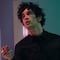 El polémico beso entre Matty Healy y Ross MacDonald le costó una millonaria multa a The 1975 en el Good Vibes Festival