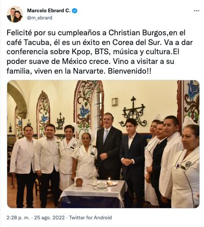 Marcelo Ebrard presume foto con Christian Burgos