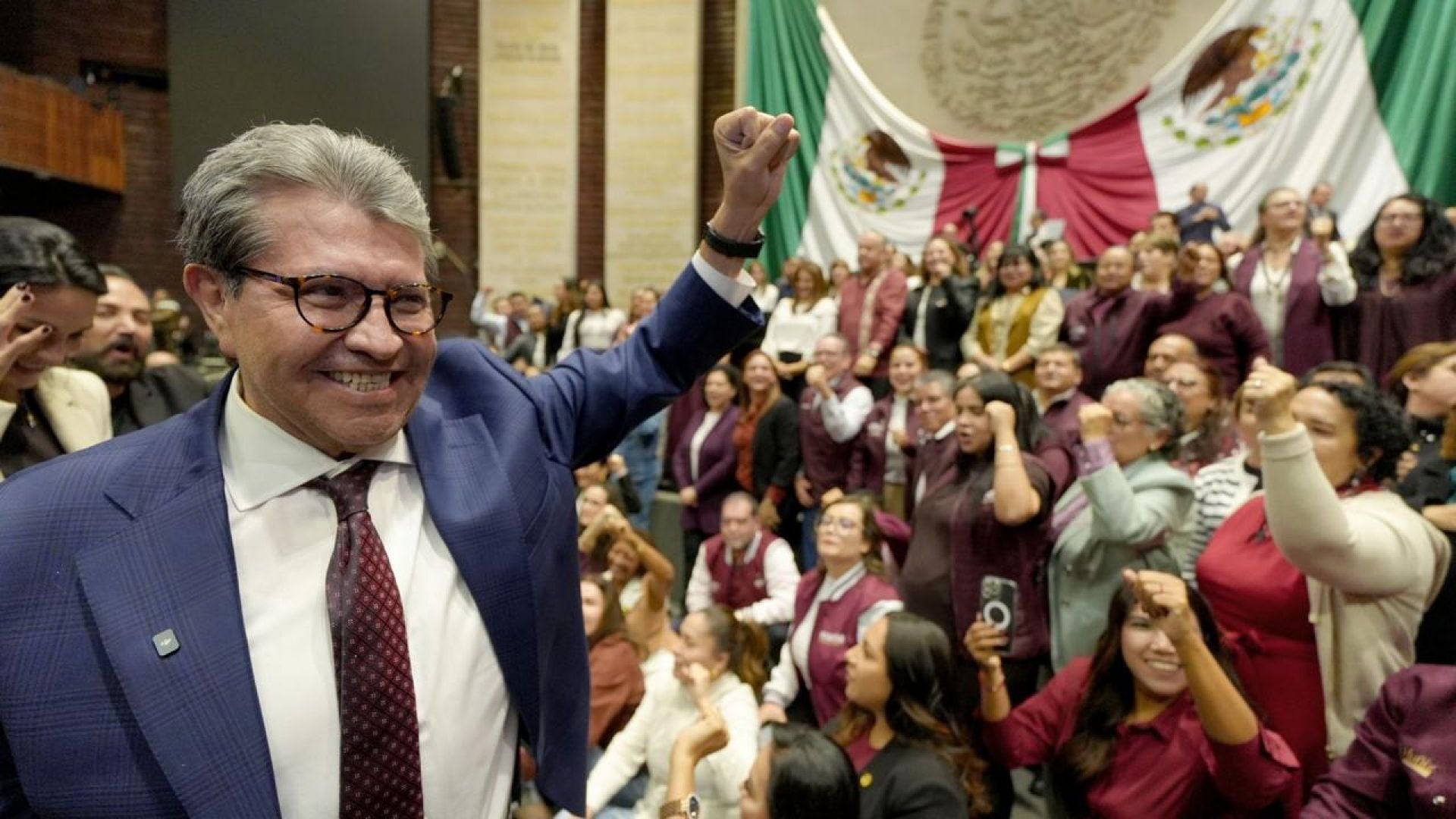 Ricardo Monreal se disculpa con Morena por faltar al aniversario para “defender a la patria”