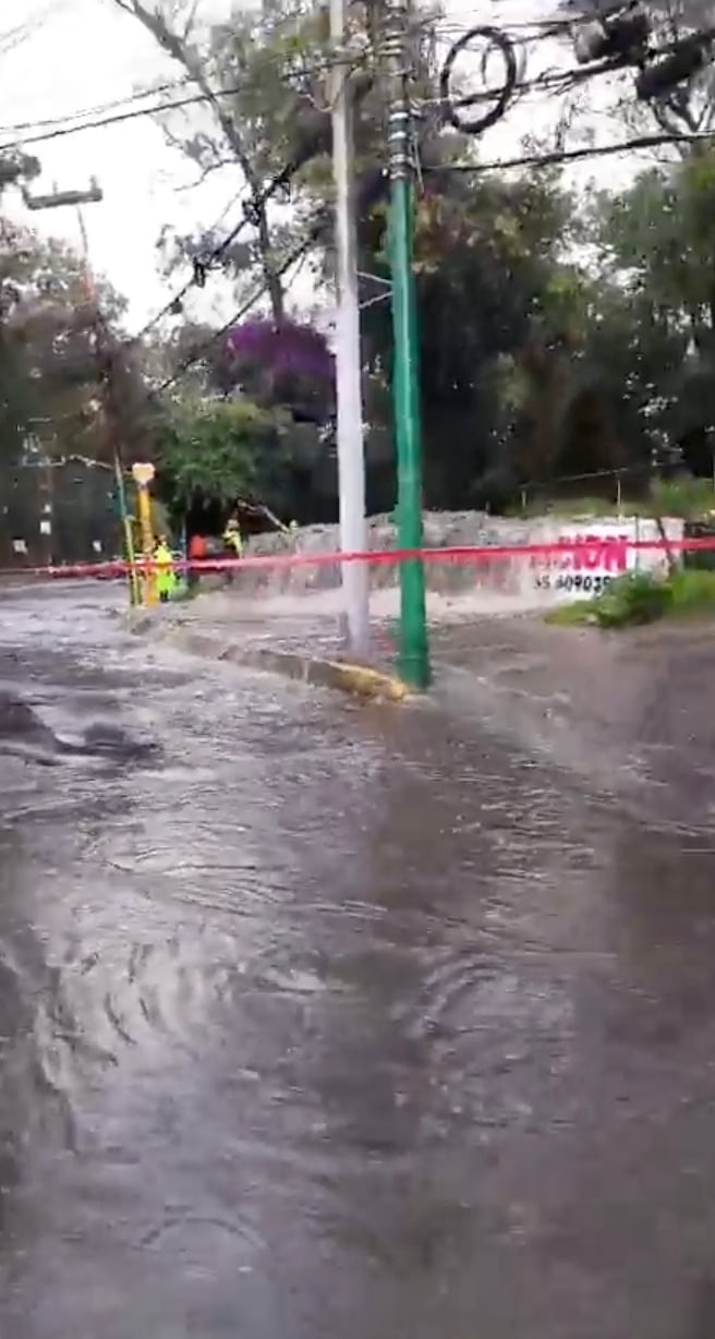 Río San Buenaventura se desborda en Xochimilco por intensas lluvias