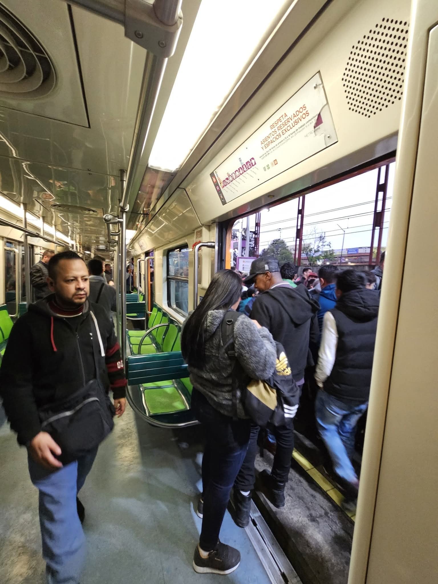 Video de la inundación en estación Guelatao del Metro CDMX del 25 de junio de 2025