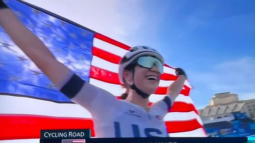 Kristen Faulkner sorprende a sus rivales para llevarse el oro en París 2024