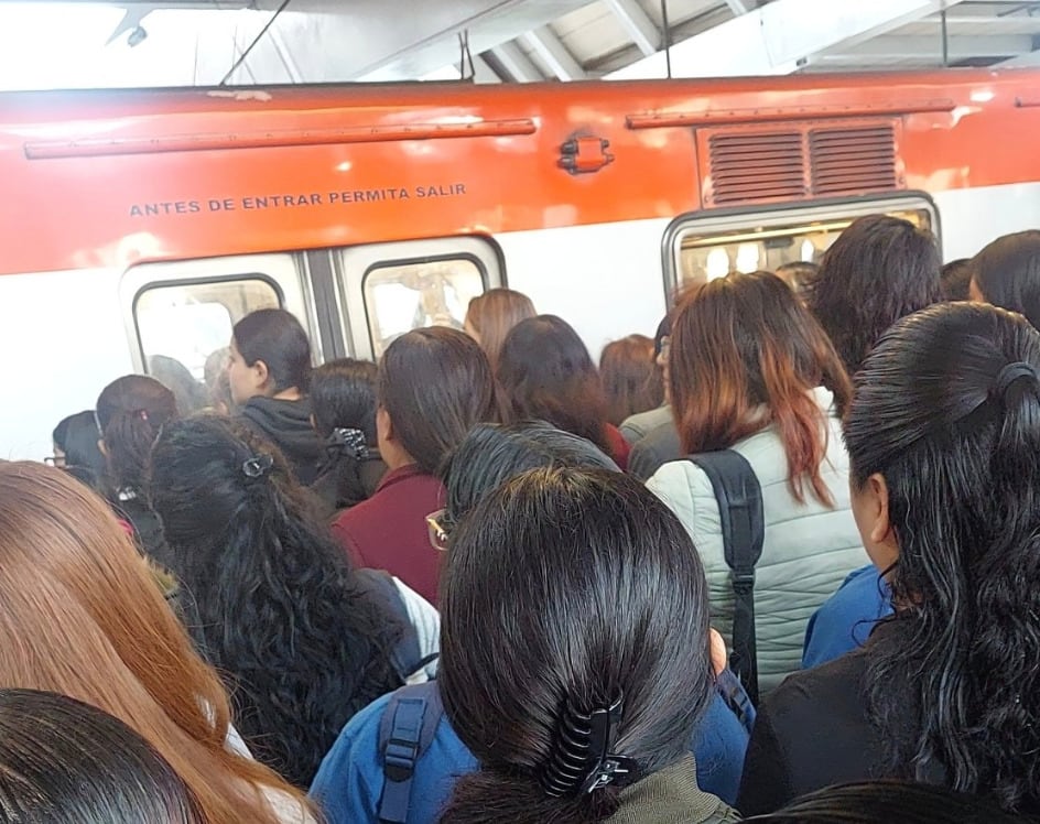 Línea 8 del Metro CDMX hoy 27 de marzo