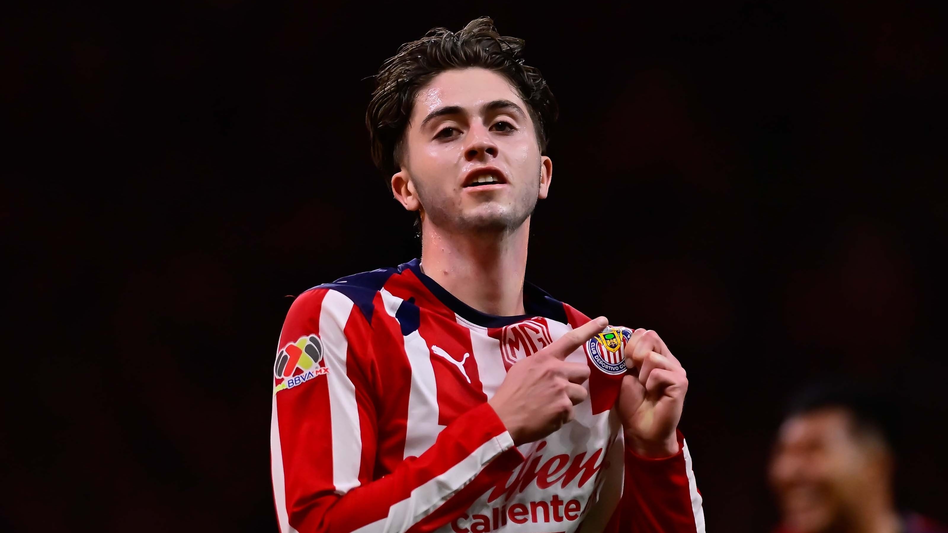 Chivas toma el liderato de la Liga MX tras ganar juego pendiente