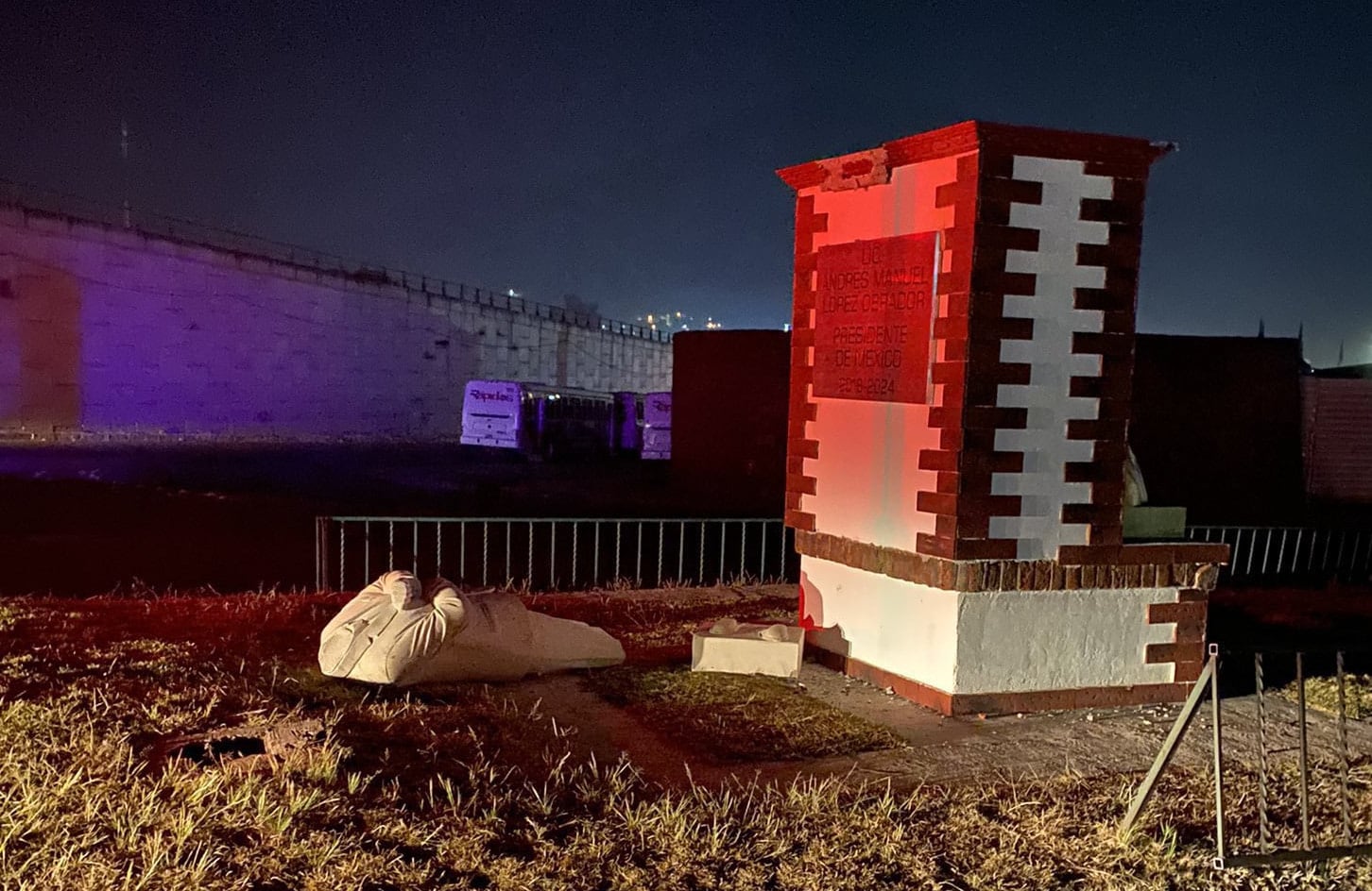 Estatua de AMLO
