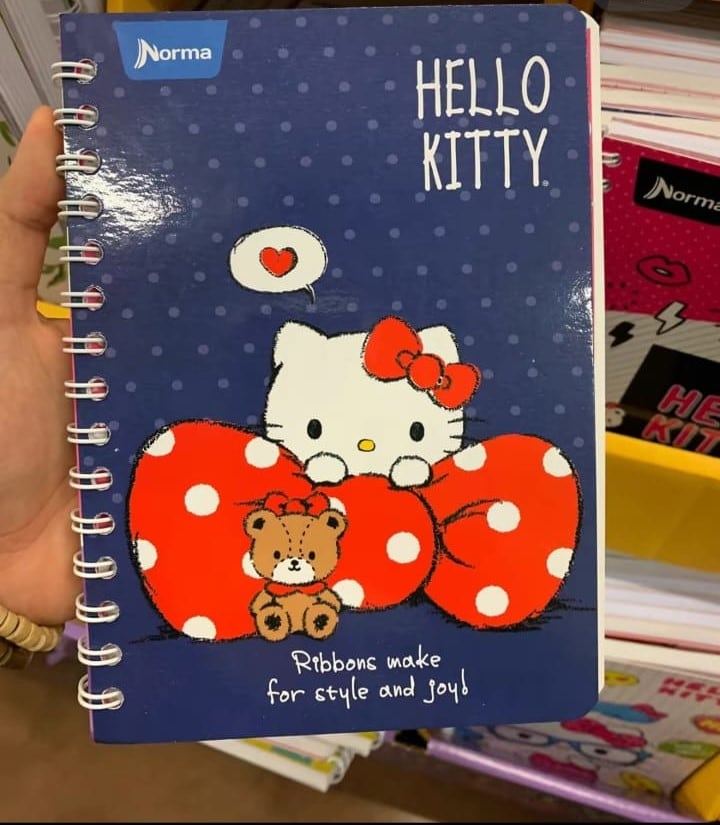Cuadernos de Hello Kitty en Walmart para el regreso a clases 2024