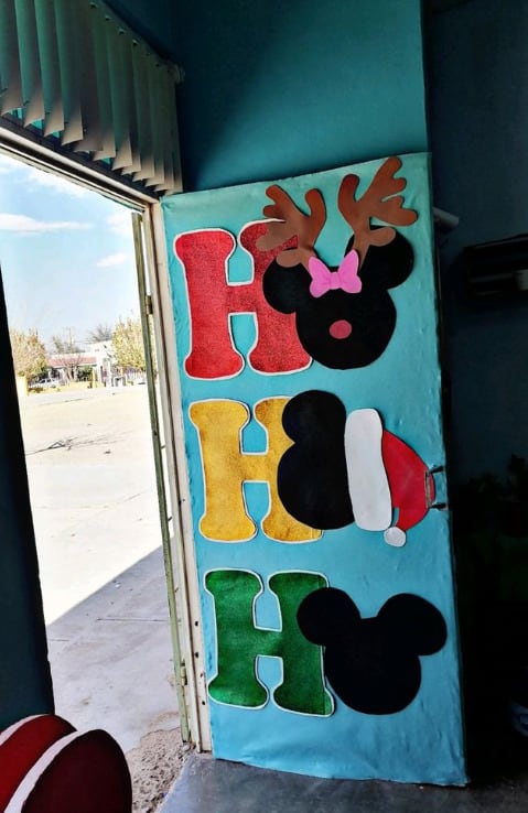 Ideas para decorar una puerta para Navidad