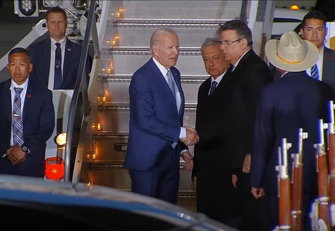 Joe Biden llega a México y es recibido por AMLO