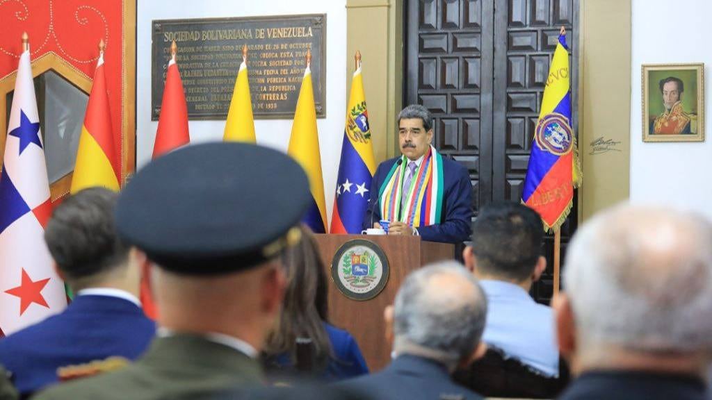 Maduro se concede el premio de Arquitecto de la Paz en Venezuela