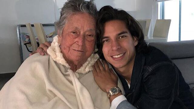 Lainez junto a su abuela Everika