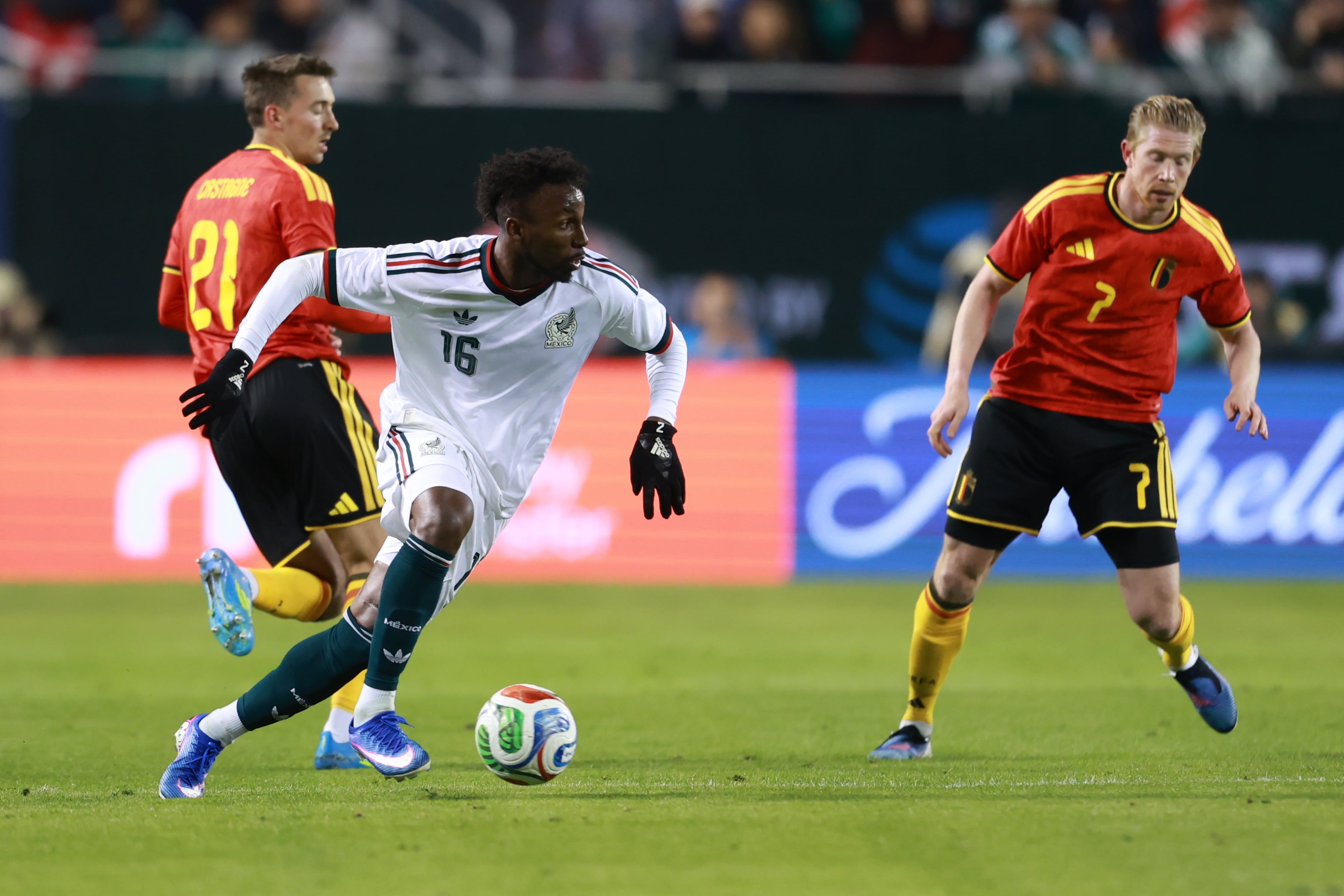 México derrota a Bélgica en Chicago en partido amistoso.