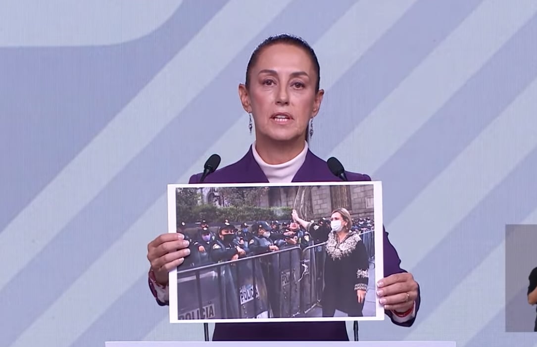 Xóchitl Gálvez roció con desinfectante a policías de CDMX