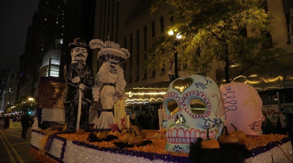 Desfile Arts in the Dark en Chicago