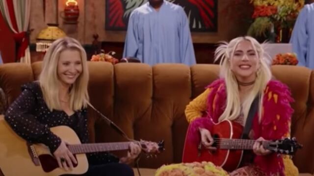 Lisa Kudrow y Lady Gaga cantan 'Smelly Cat' en 'Friends: The Reunion'