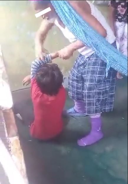 Rescatan a niño víctima de maltrato infantil por su abuelo en Macuspana, Tabasco; video se volvió viral