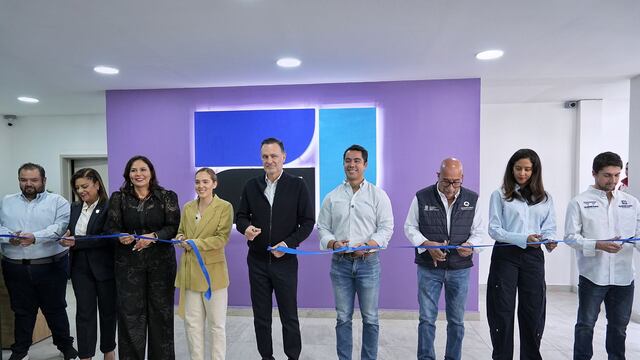 Felifer Macías acompaña a Mauricio Kuri en la inauguración de Zona Joven