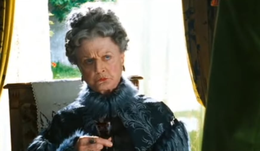 Angela Lansbury como la tía Adelaide en La nana mágica: Nanny McPhee
