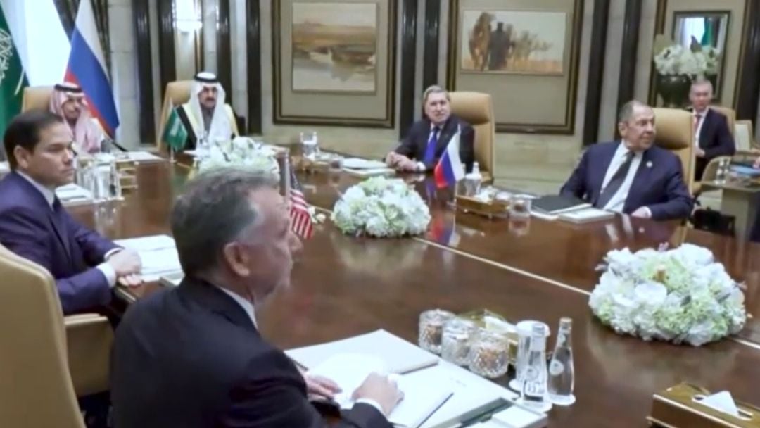 Inicia reunión de alto nivel para la paz entre Moscú y Estados Unidos en Arabia Saudí