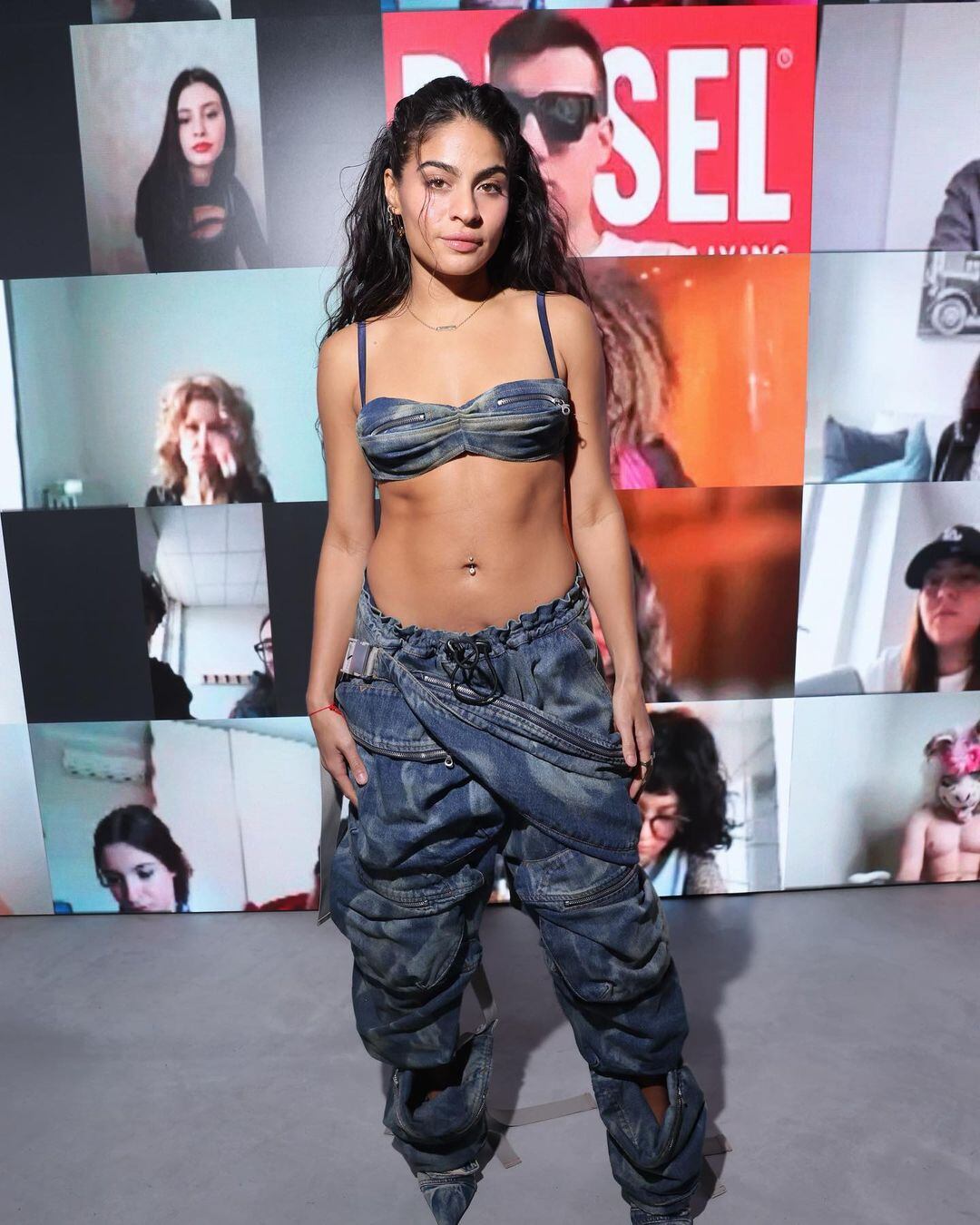 ¿Quién es Jessie Reyez, la cantante que subió a sus papás al Lollapalooza 2024 a bailar cumbia?