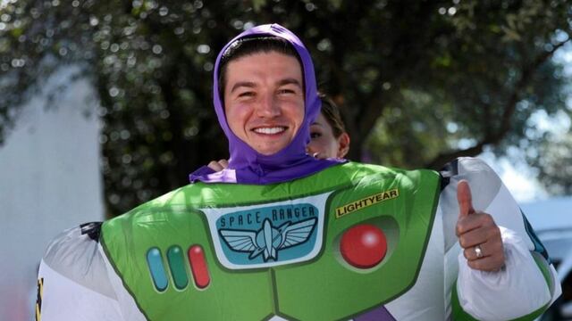 Samuel García se viste de Buzz Lightyear