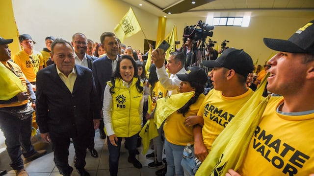 Alejandra del Moral candidata a la gubernatura del Estado de México por la coalición “Va por el Estado de México” acudió al festejo del 34 Aniversario del PRD.