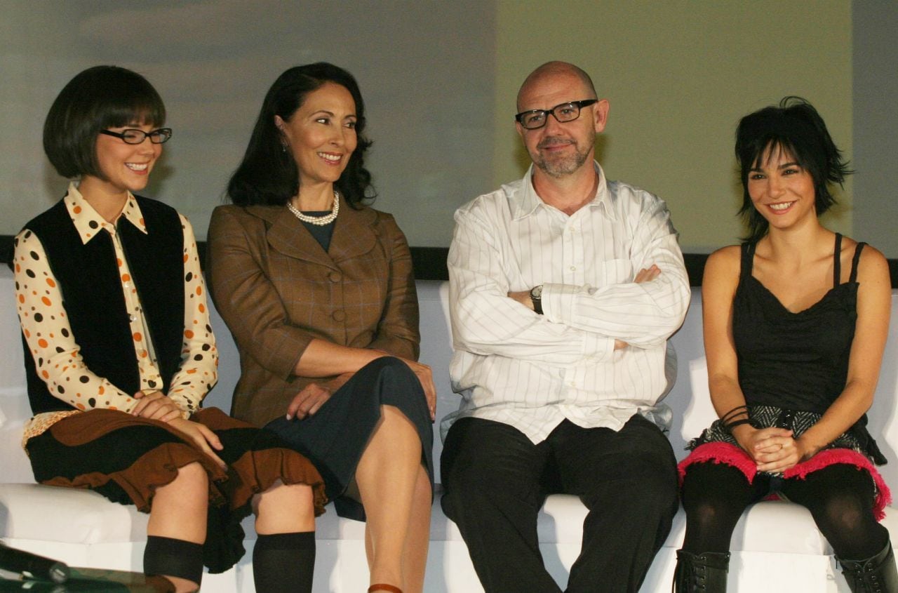 Fernando Sariñana, Martha Higareda y el elenco de Niñas Mal