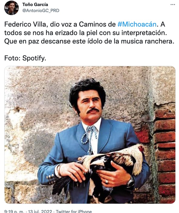Antonio García da noticia de la muerte de Federico Villa