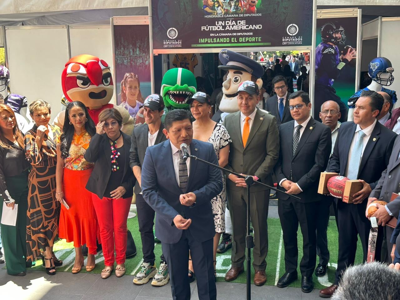 La Cámara de Diputados celebra "Un día de fútbol americano"