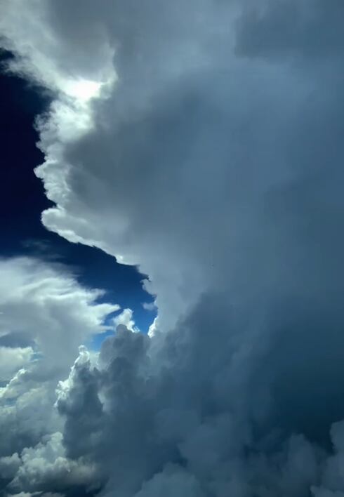 Nube cumulonimbus, captada por el piloto