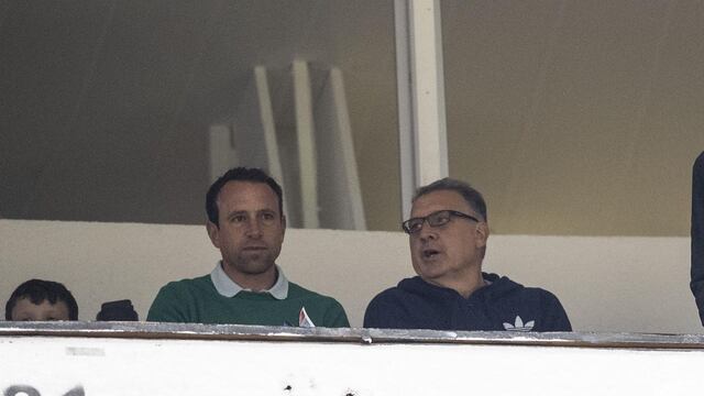 Martino junto a Torrado en un partido de la Liga MX