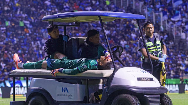Se confirmó la fractura de Kevin Mier y se pierde el resto del torneo con Cruz Azul