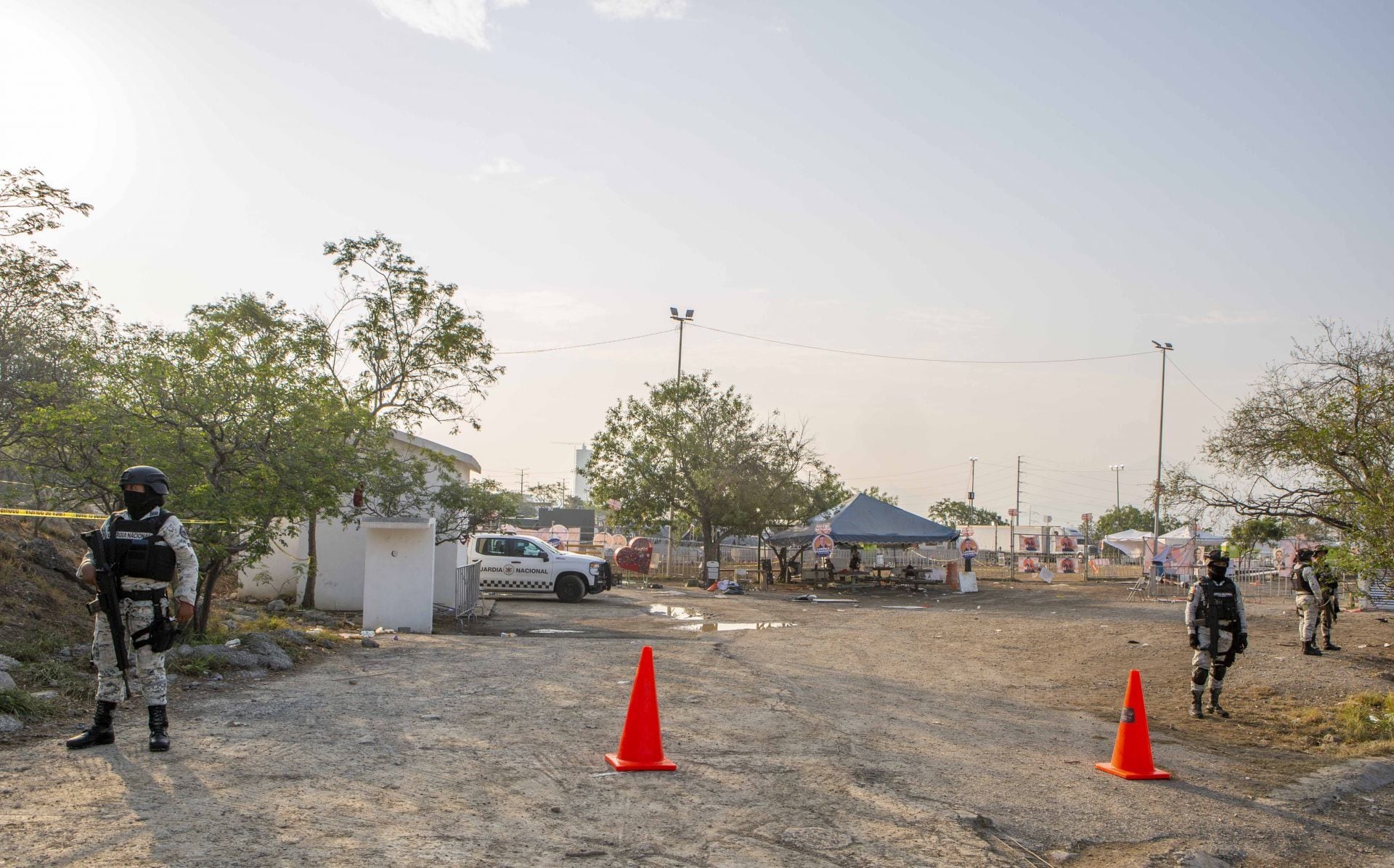 Caída de escenario en cierre de campaña de Máynez de Nuevo León