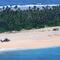 Rescatan a náufragos de isla desierta gracias a señal SOS en la arena