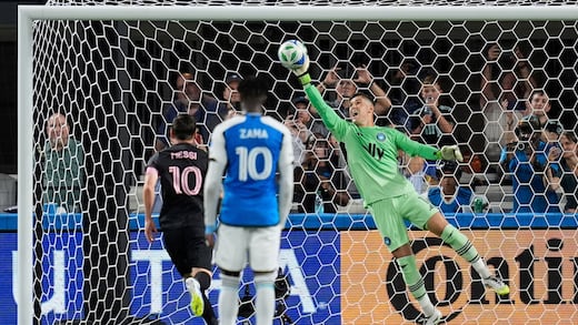 ¡No es tan fácil! Messi tiró penal a lo Panenka y lo falló de forma ridícula