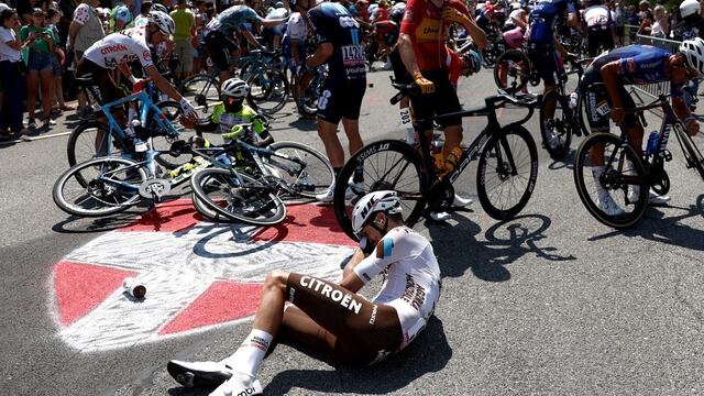 Caída masiva en el Tour de Francia, causada por una selfie