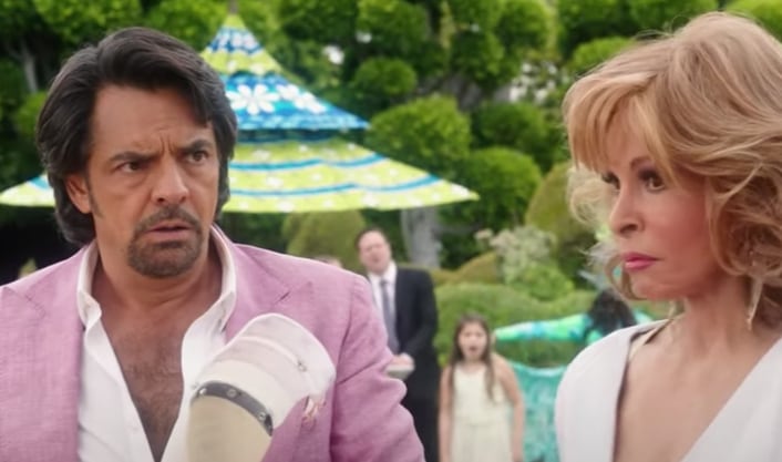 Raquel Welch y Eugenio Derbez en la película Cómo ser un latin lover