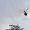 VIDEO: Helicóptero lanza pétalos de rosa en agradecimiento a policías y médicos