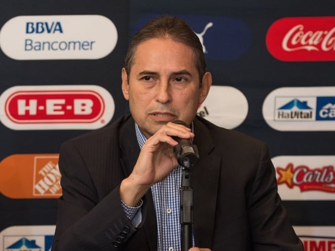 Antonio Mohamed junto a José Luis González Ornelas.