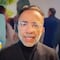 Video muestra a Fernando Flores, alcalde de Metepec, entrando con escoltas a club deportivo