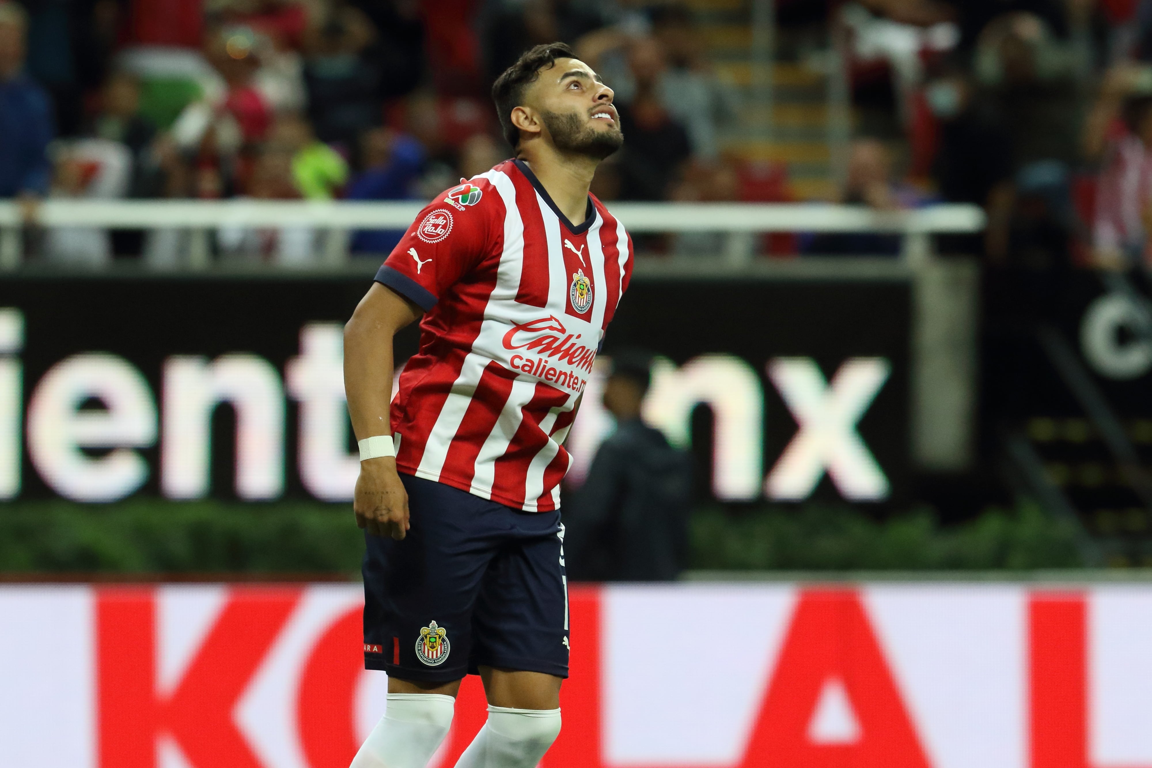 Alexis Vega falló un penal que podía poner en ventaja a Chivas.
