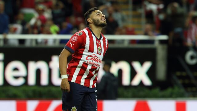 Alexis Vega falló un penal que podía poner en ventaja a Chivas.