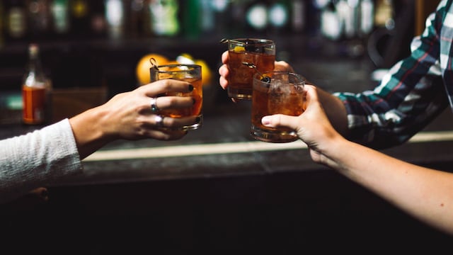 Bar / brindis / amigos