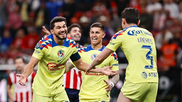 Henry Martin celebra un gol con América.