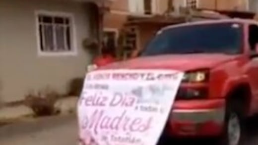 CJNG reparte regalos por el Día de la Madre
