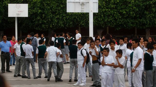 Estudiantes de Jalisco. Beneficio a escuelas.