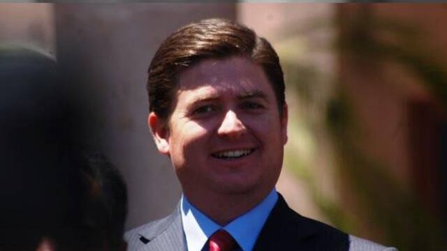 El fallo impide que se inicie una investigación contra el ex Gobernador y su padre por presunto enriquecimiento ilícito, derivada de la denuncia que presentó en mayo pasado la organización Congreso Nacional Ciudadano.
