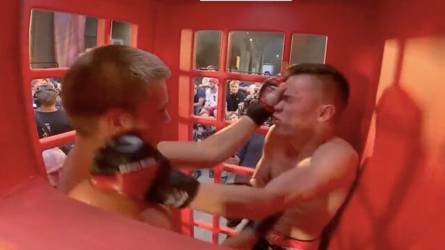 Peleas en cabina telefónica